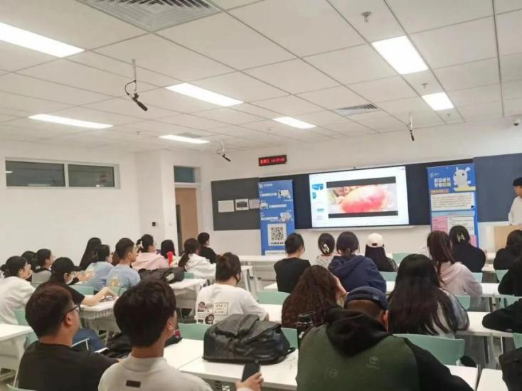 融匯中西，共創(chuàng)未來 青島黃海學(xué)院國(guó)際商學(xué)院的教育文化交流之路